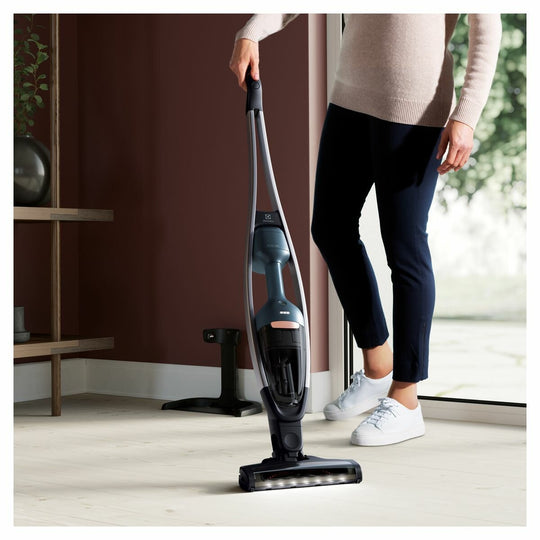Electrolux-Pure-Q9-Cordless-Vacuum-PQ91-3EB-lifestyle-1-high